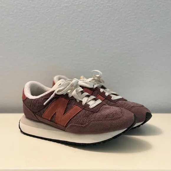 New Balance Women's 237 V1 Classic Sneaker - Picture 2 of 7